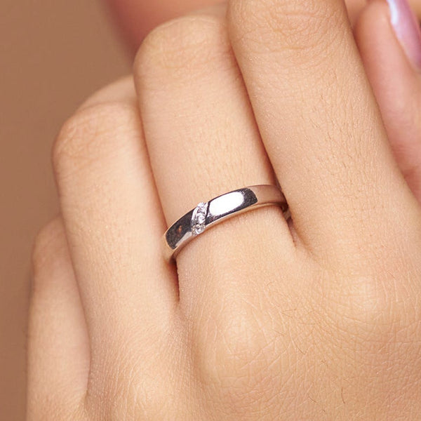 Sleek Diagonal Trio Band