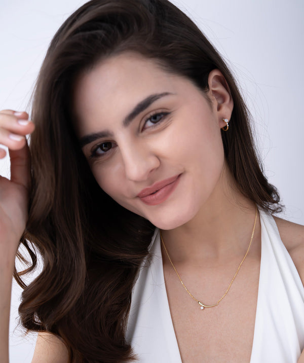 Elegant Curve Drop Solitaire Necklace