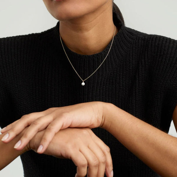 Minimal Pearl Drop Necklace