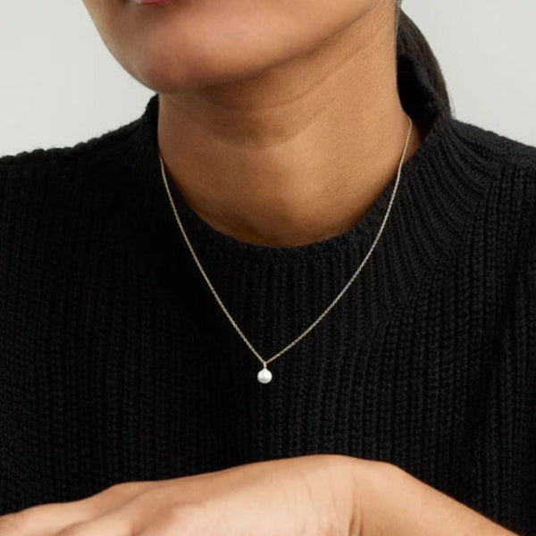 Minimal Pearl Drop Necklace