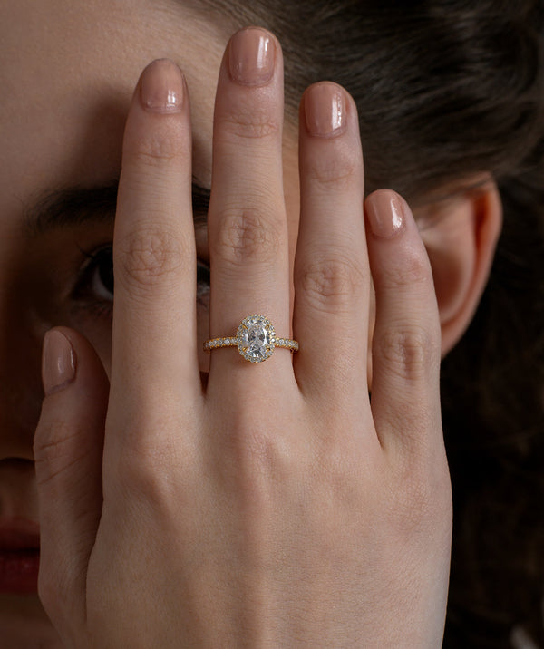 Sparkling Oval Halo Ring
