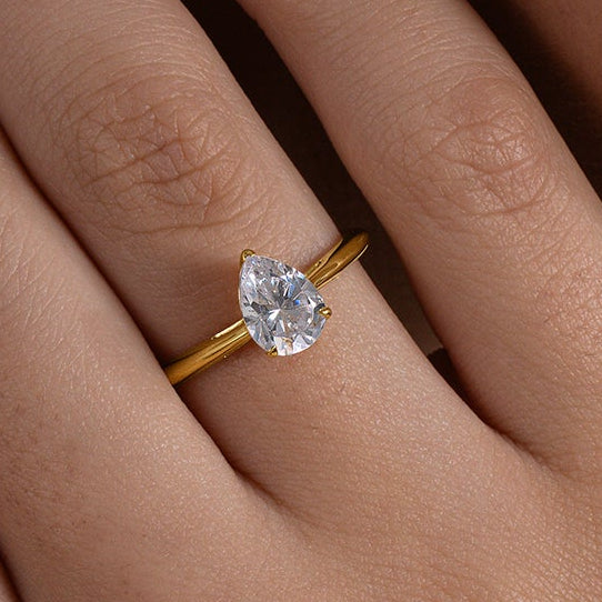 Minimal Pear Solitaire Ring