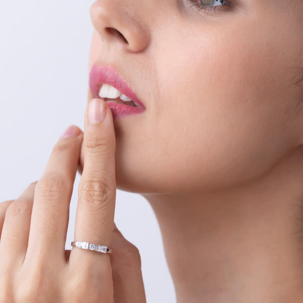 Baguette Round Bar Ring