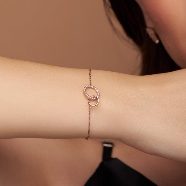 Interlocking Pavé Circle Bracelet