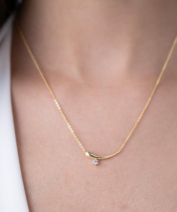 Elegant Curve Drop Solitaire Necklace